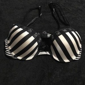 Women's bra size 34B retro pin up style